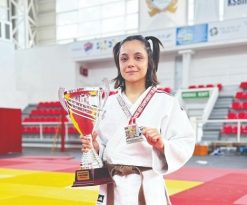 Emine İkra Candan ikinci kez Balkan Şampiyonu