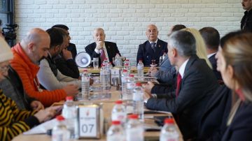 Ümit Özdağ Adana’da büyük ilgi gördü