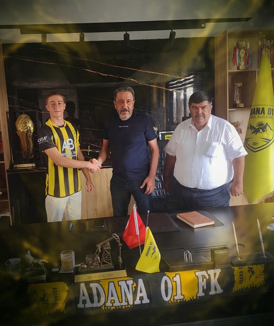 kaleci Mir Tuğra Bilgici, profesyonelliğe imza attı.