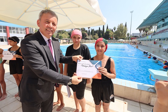 Loğoğlu’ndan Adana’da “Yüzme Bilmeyen Kalmasın” Projesinde Minik Kulaçlara Katılım Belgesi