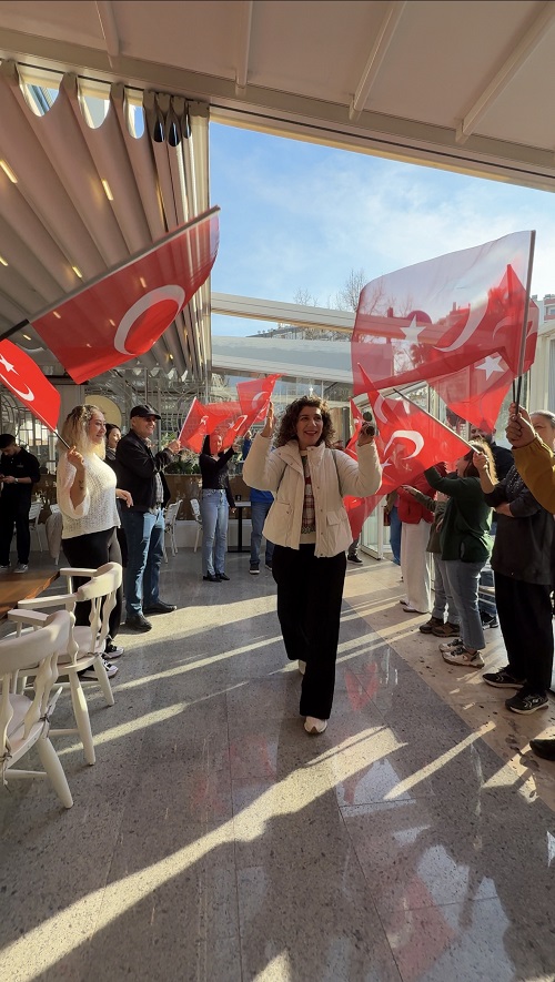 İşitme Engellilerden Burcu Pişkin’e Büyük Jest