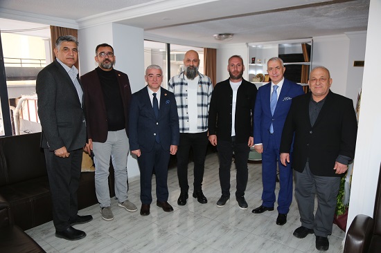 Soner Kan’a üyelik rozeti