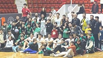 ÇÜSK evinde kazandı:88-74