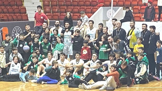 ÇÜSK evinde kazandı:88-74