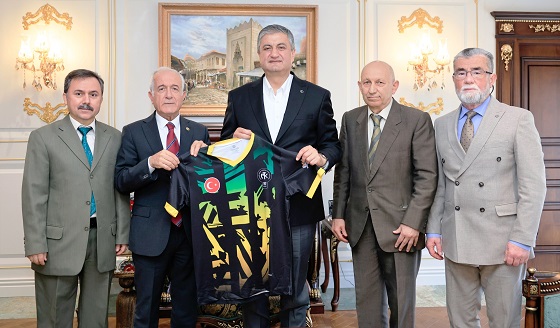 Vali Yavuz’dan 13. Uluslararası Veteranlar Masa Tenisi Turnuvası’na destek