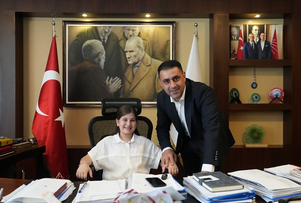 23 Nisan’da Başkanlık Makamı Çocuklara Emanet Edildi