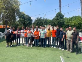 Baynal ve Kaçar Takımı Sahipleri Olan Taraftarlara Bırak