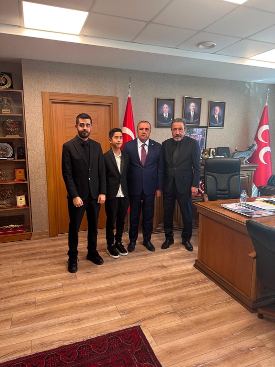 Adana 01 Futbol Kulübü yönetimi, Milliyetçi Hareket Partisi (MHP) Genel Başkanı Devlet Bahçeli’ye nezaket ziyaretinde bulundu.