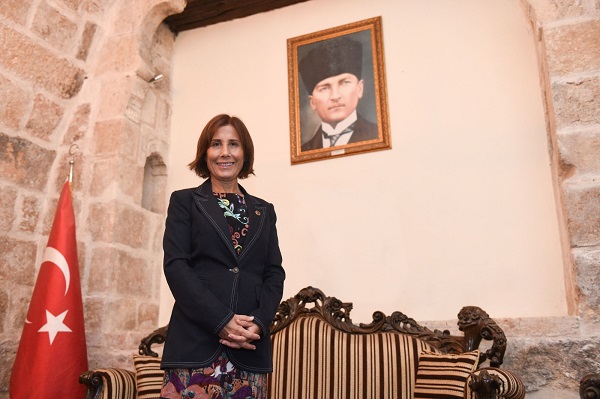 Oya Tekin: Emanetiniz Emin Ellerde, Yaşasın Cumhuriyet  